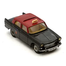Vue de trois-quarts avant de la miniature Dinky Toys Peugeot 404 Taxi G7 noire et rouge