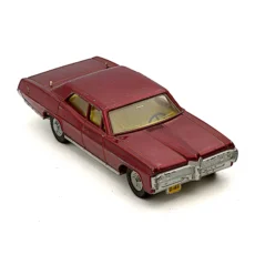 Voiture miniature Dinky Toys Pontiac Parisienne rouge vue de face