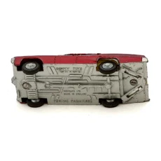 Châssis de la miniature Dinky Toys Pontiac Parisienne Made in England
