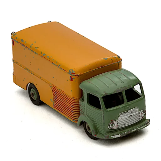 Camion miniature Dinky Toys Simca Cargo Fourgon 33 A