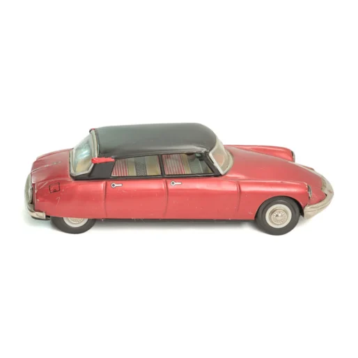 Profil de la voiture en tôle Joustra Citroën DS montrant les détails lithographiés