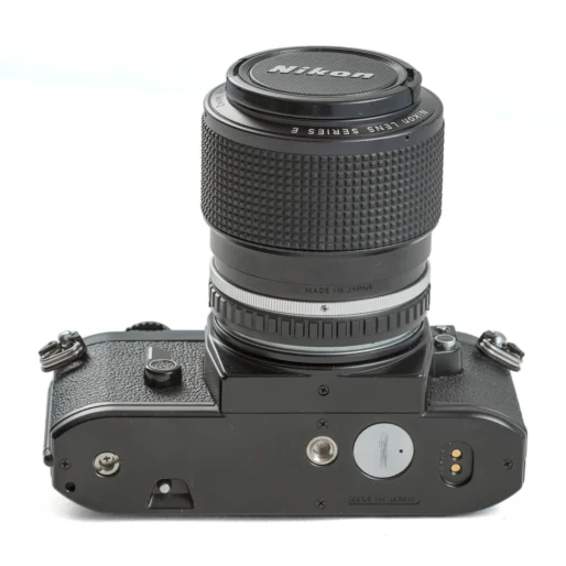 Vue de dessous du boîtier Nikon EM