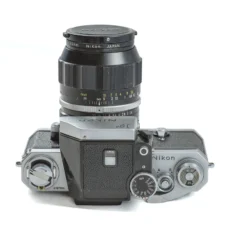 Vue de dessus du Nikon F montrant les molettes de réglage