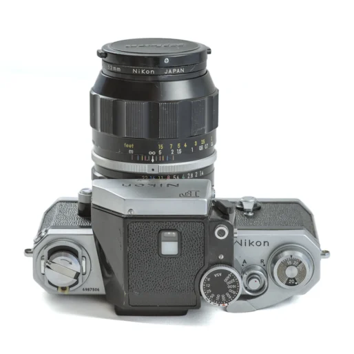 Vue de dessus du Nikon F montrant les molettes de réglage