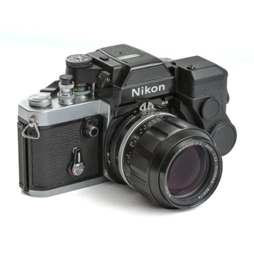 Appareil photo reflex argentique Nikon F2AS avec objectif 105mm et module DS-12 de face