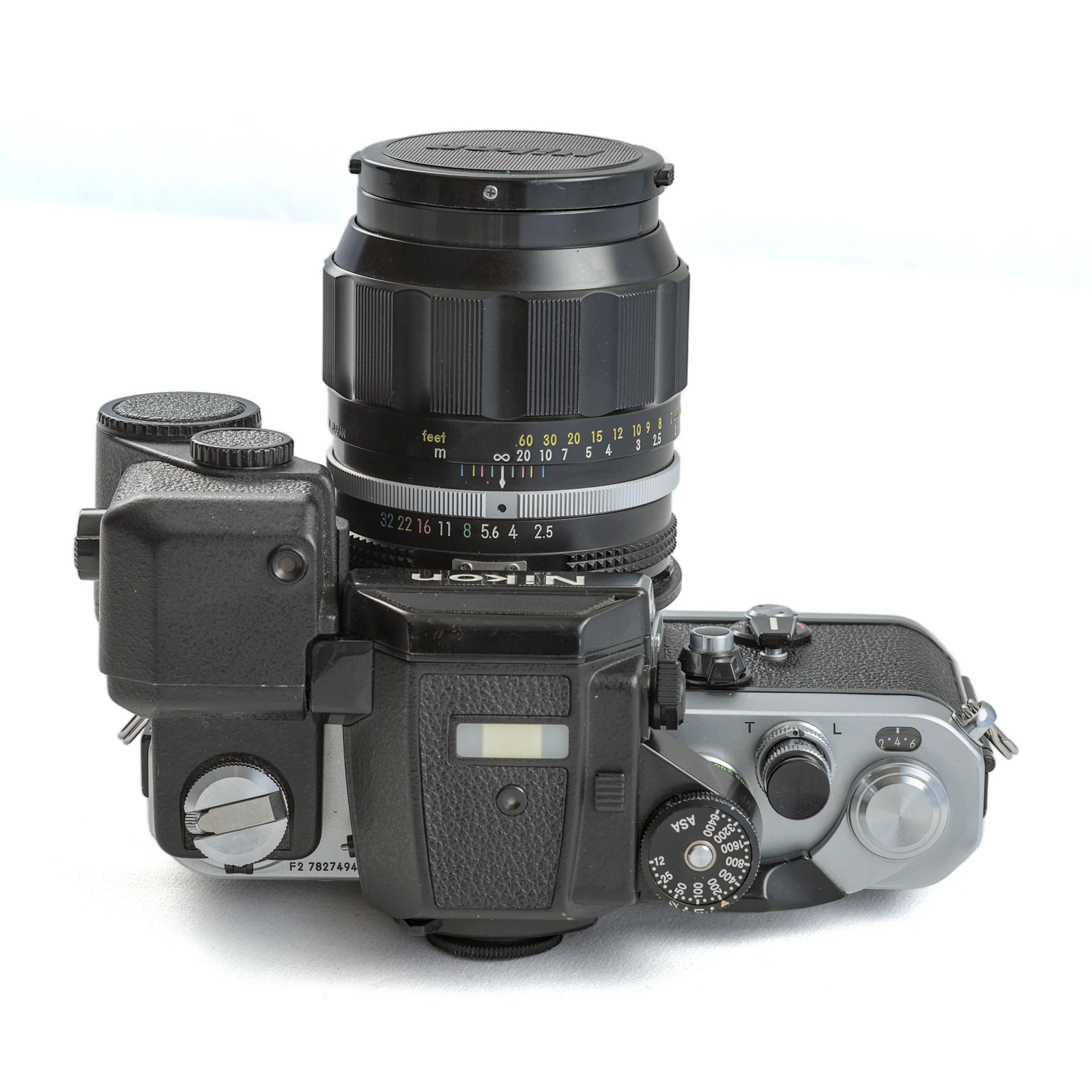 Vue de dessus du Nikon F2AS montrant les molettes de réglage et le module DS-12