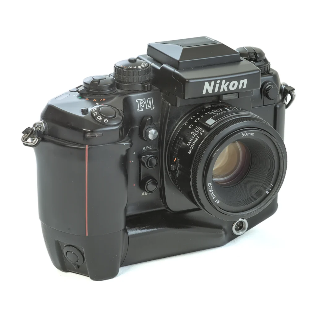Appareil photo reflex argentique Nikon F4s avec objectif 50mm