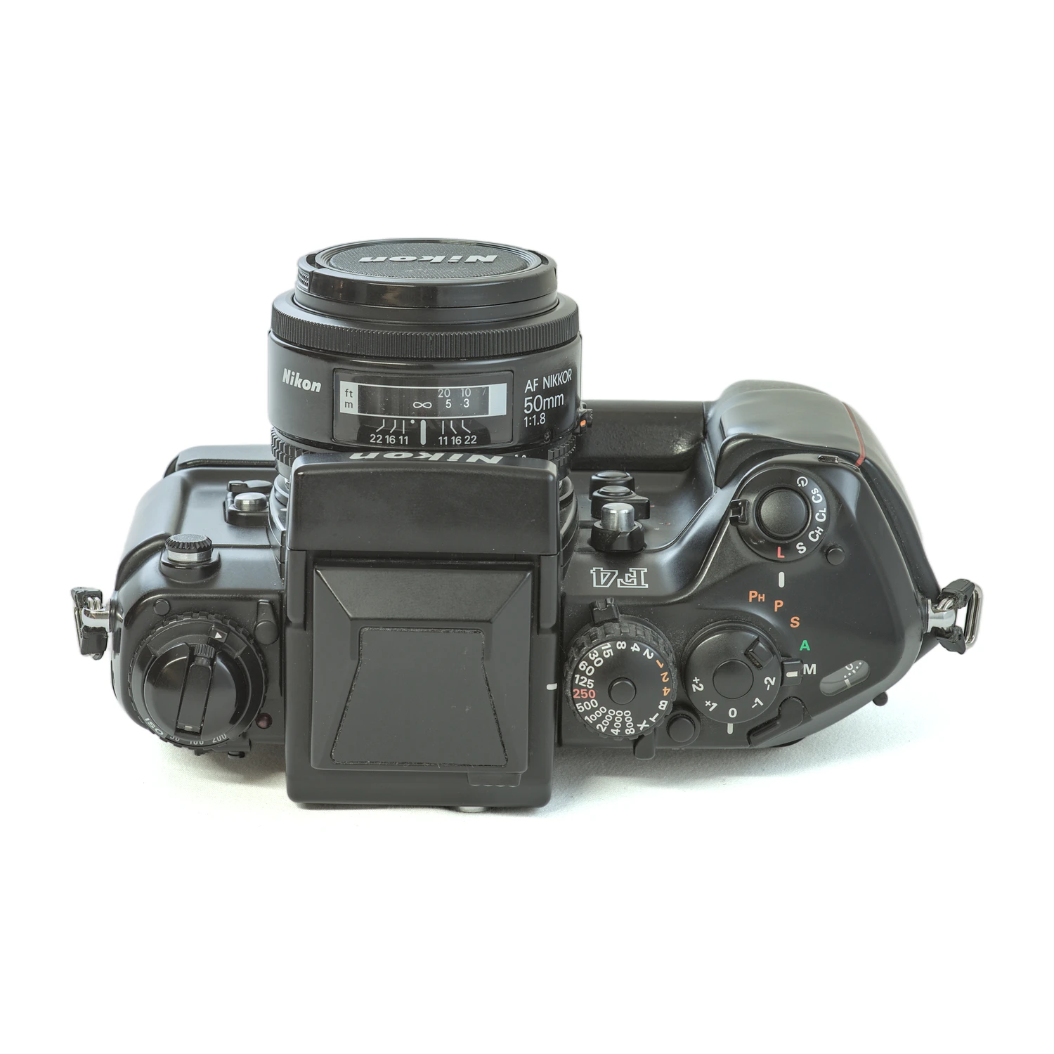 Nikon F4s de face avec son bouchon d