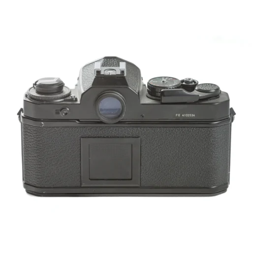 Vue arrière du dos du Nikon FE avec numéro de série FE 4102534