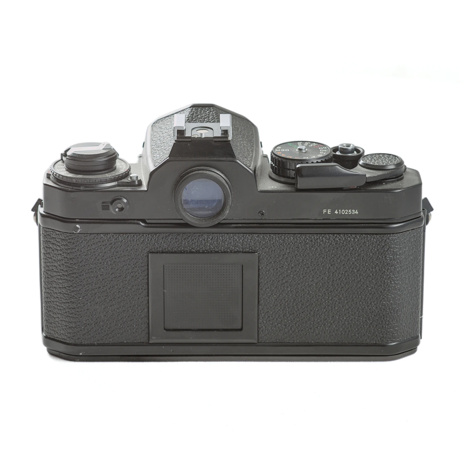 Vue arrière du dos du Nikon FE avec numéro de série FE 4102534
