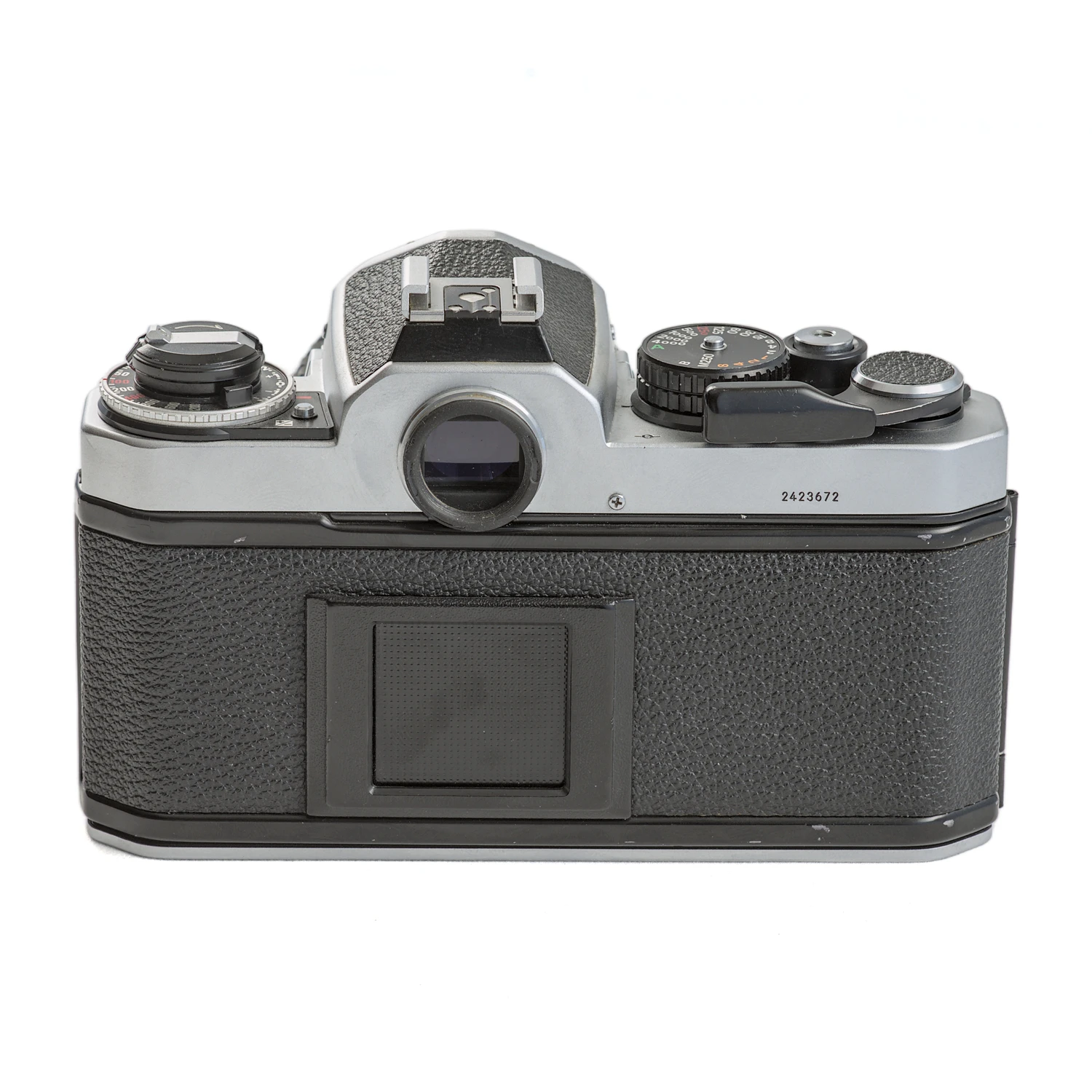 Vue arrière du Nikon FE2 montrant le viseur et le dos du boîtier