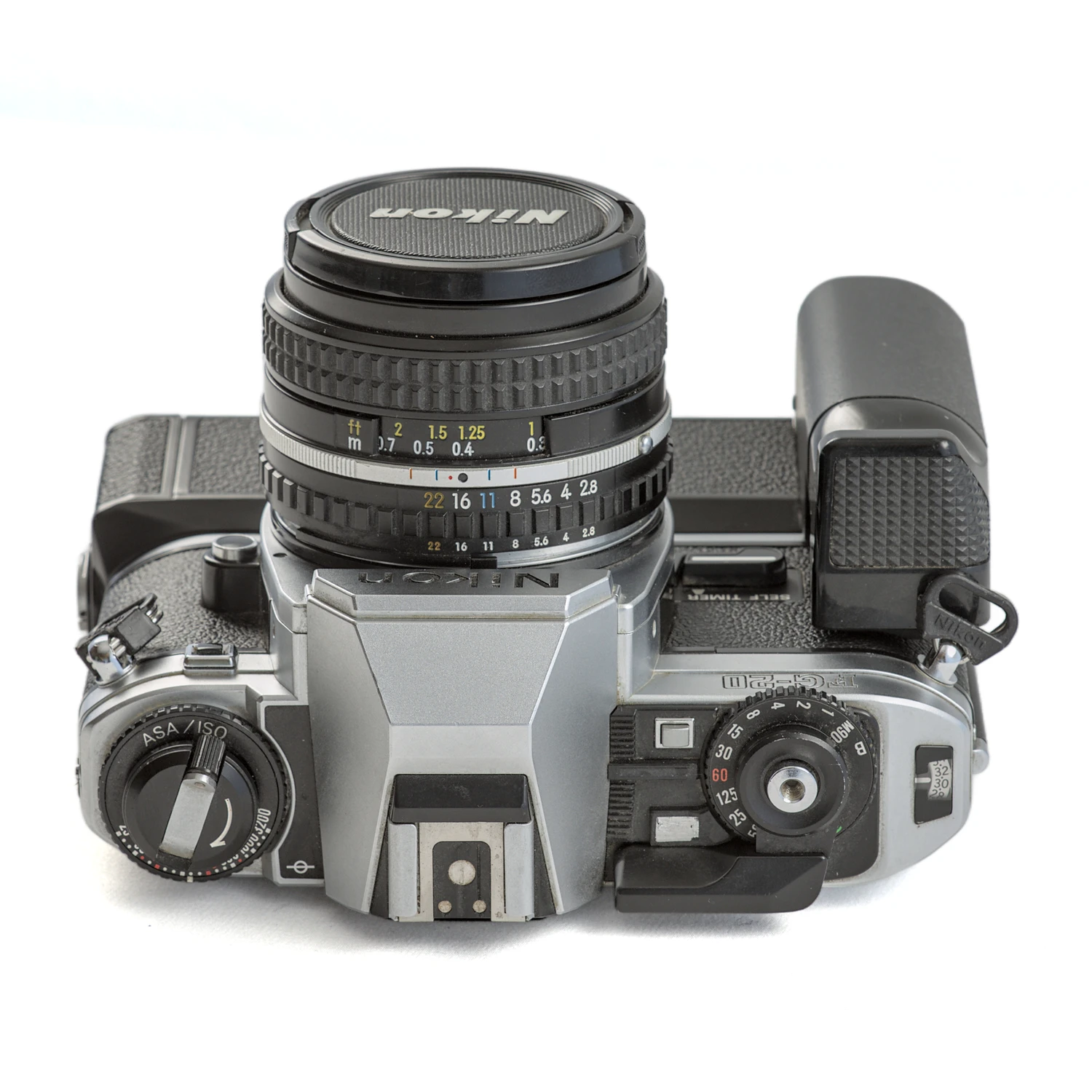 Vue de dessus du Nikon FG-20 montrant les molettes de réglage