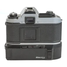 Vue arrière du Nikon FG-20 et du moteur MD-14