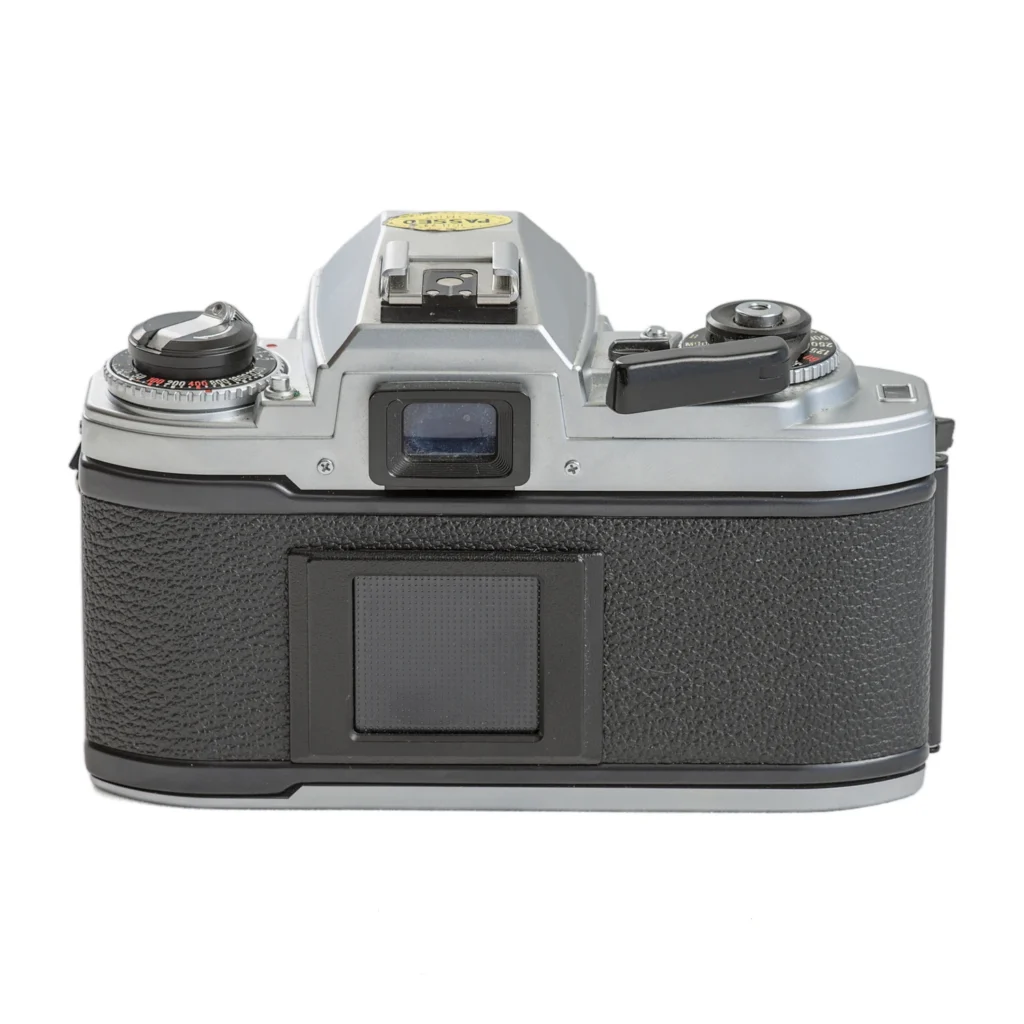 Vue arrière de l'appareil photo Nikon FG montrant le viseur et le dos