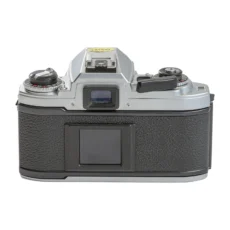 Vue arrière de l'appareil photo Nikon FG montrant le viseur et le dos