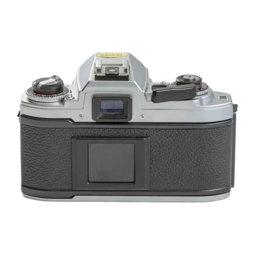 Vue arrière de l'appareil photo Nikon FG montrant le viseur et le dos