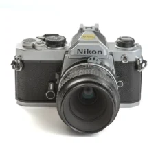 Appareil photo Nikon FM vue de face