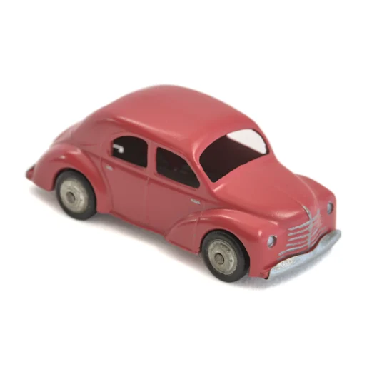 Voiture miniature ancienne Renault 4CV CIJ rouge vue de trois quarts avant