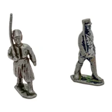 Vue de trois-quarts face des deux petits soldats de plomb