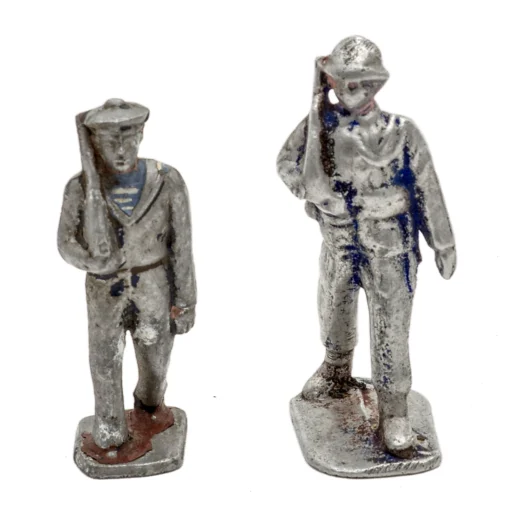 Vue de face de deux anciens soldats de plomb