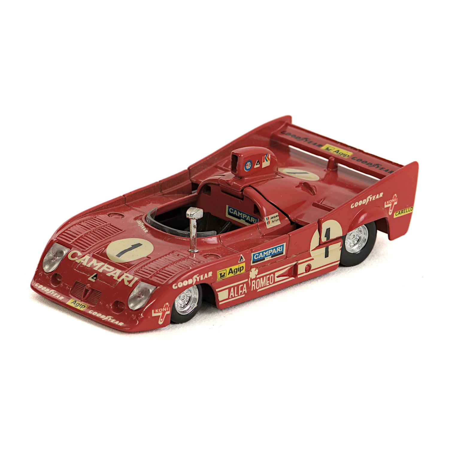 Miniature Solido Alfa Romeo 33 TT 12 rouge vue de trois-quarts avant