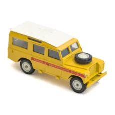 Vue de trois quarts avant de la miniature Solido Land Rover 109 Patrouille Forestière jaune au 1/43