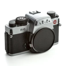 Boîtier Leica R6 argent chromé de face