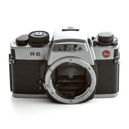 Appareil photo reflex Leica R6 sans objectif montrant la monture