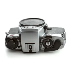 Vue de dessus du Leica R6 avec ses molettes de réglage