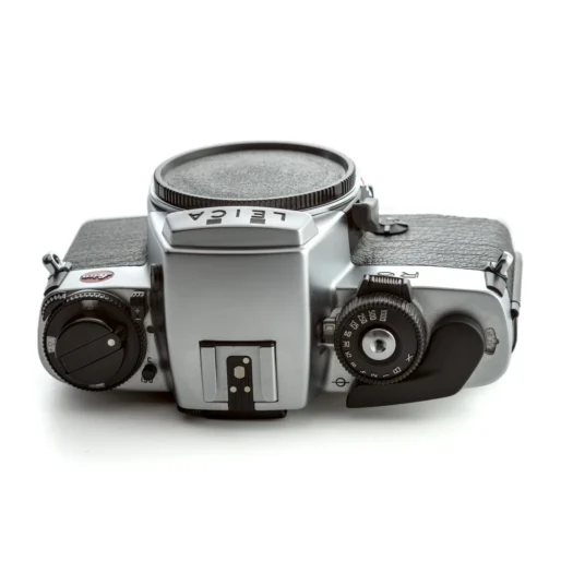 Vue de dessus du Leica R6 avec ses molettes de réglage