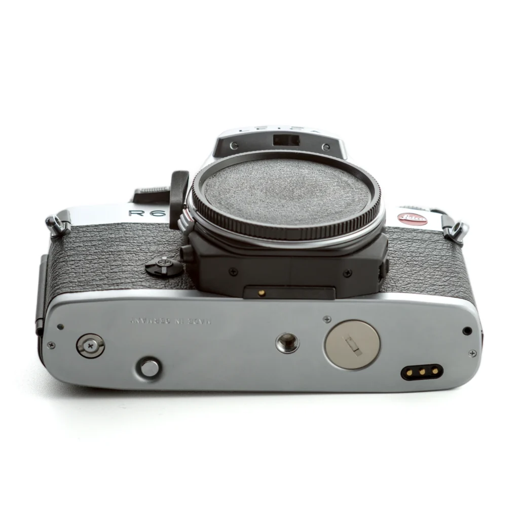Semelle et dessous du boîtier Leica R6