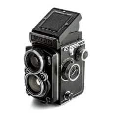 Appareil photo Rolleiflex Automat MX de face avec objectifs Carl Zeiss